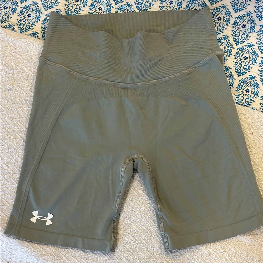 Under Armour Women's Bike Shorts in Gray